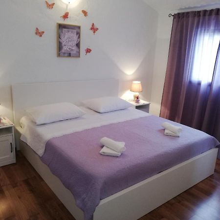Apartment Pecarevic - A Holiday With A Stunning View Vis Eksteriør billede