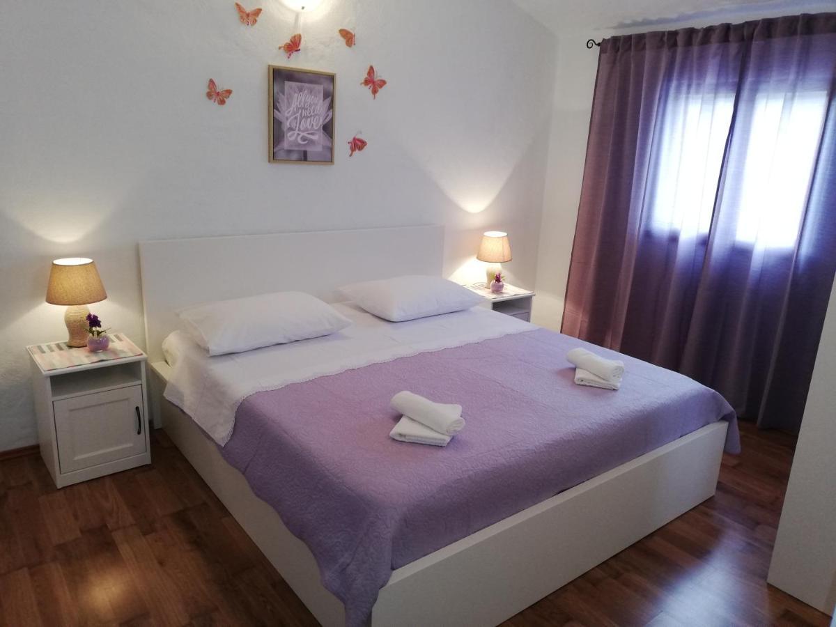 Apartment Pecarevic - A Holiday With A Stunning View Vis Eksteriør billede