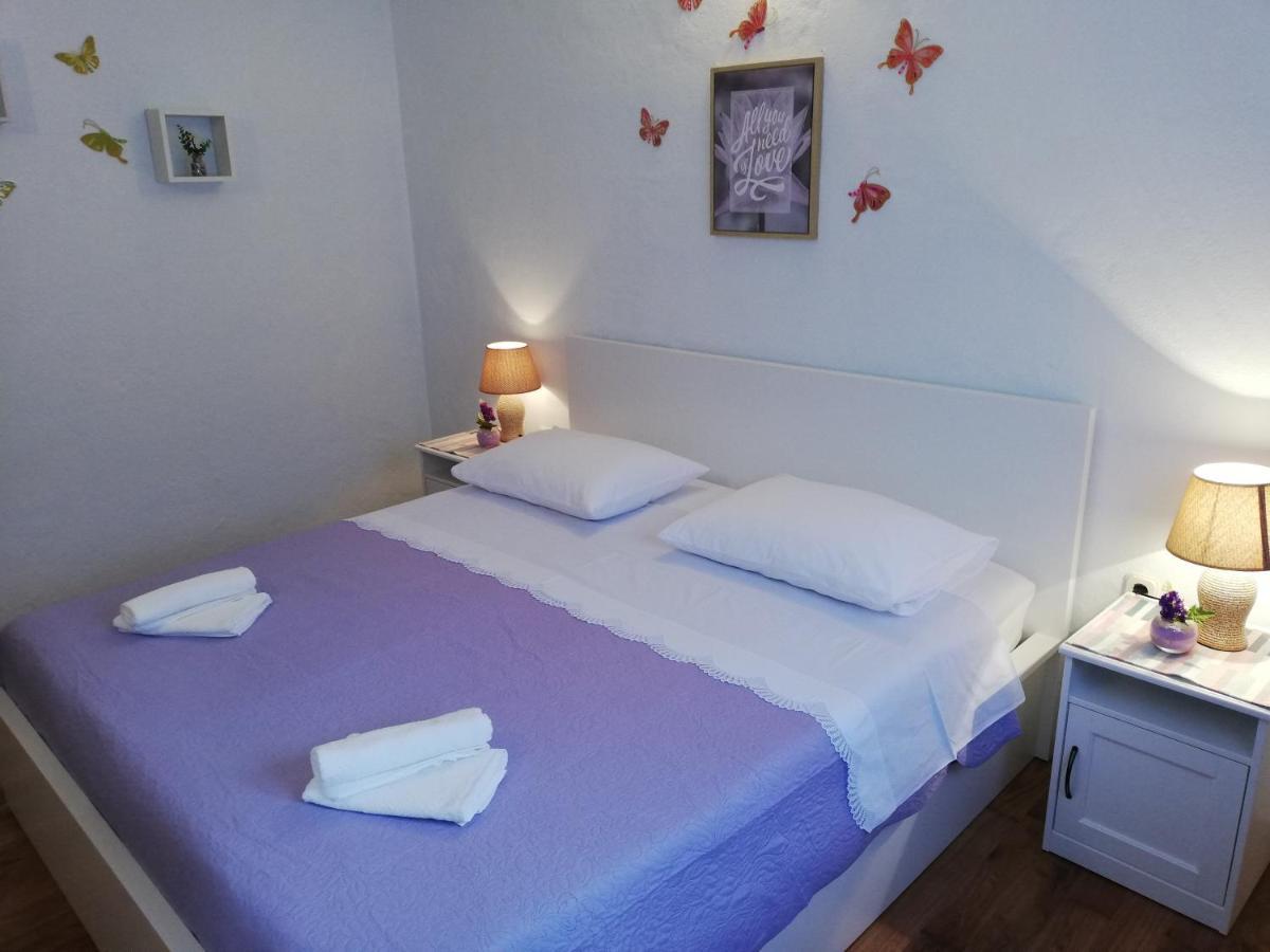Apartment Pecarevic - A Holiday With A Stunning View Vis Eksteriør billede