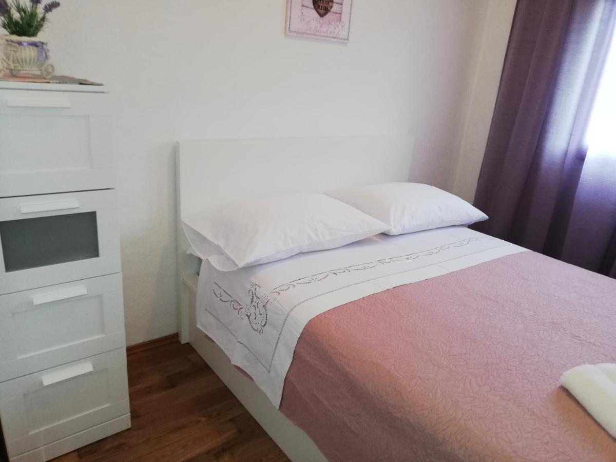 Apartment Pecarevic - A Holiday With A Stunning View Vis Eksteriør billede