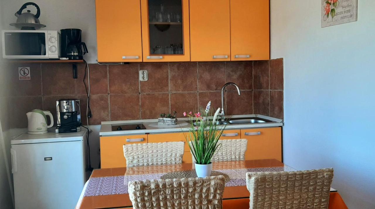 Apartment Pecarevic - A Holiday With A Stunning View Vis Eksteriør billede